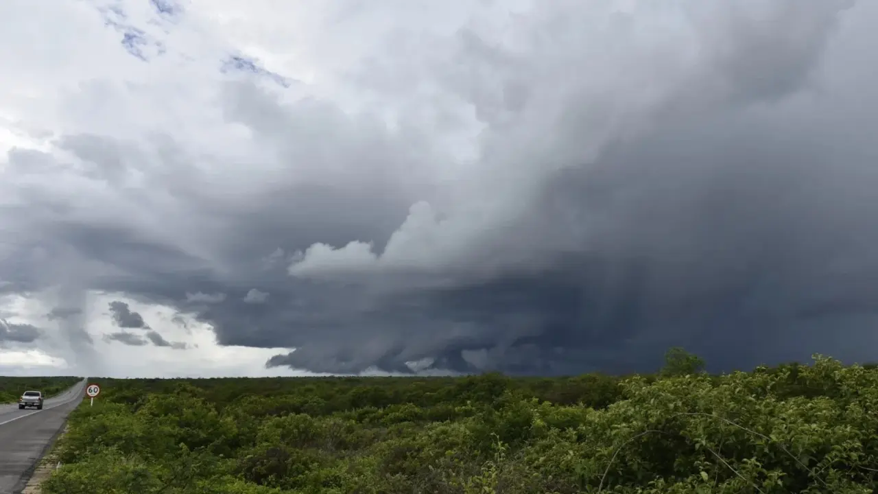 Inmet monitora possível formação de ciclone bomba no Sul do Brasil Inmet monitora possível formação de ciclone bomba no Sul do Brasil