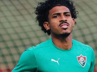 John Kennedy, atacante do Fluminense, durante partida antes da cirurgia no joelho direito