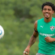 John Kennedy durante partida pelo Fluminense antes da lesão no joelho