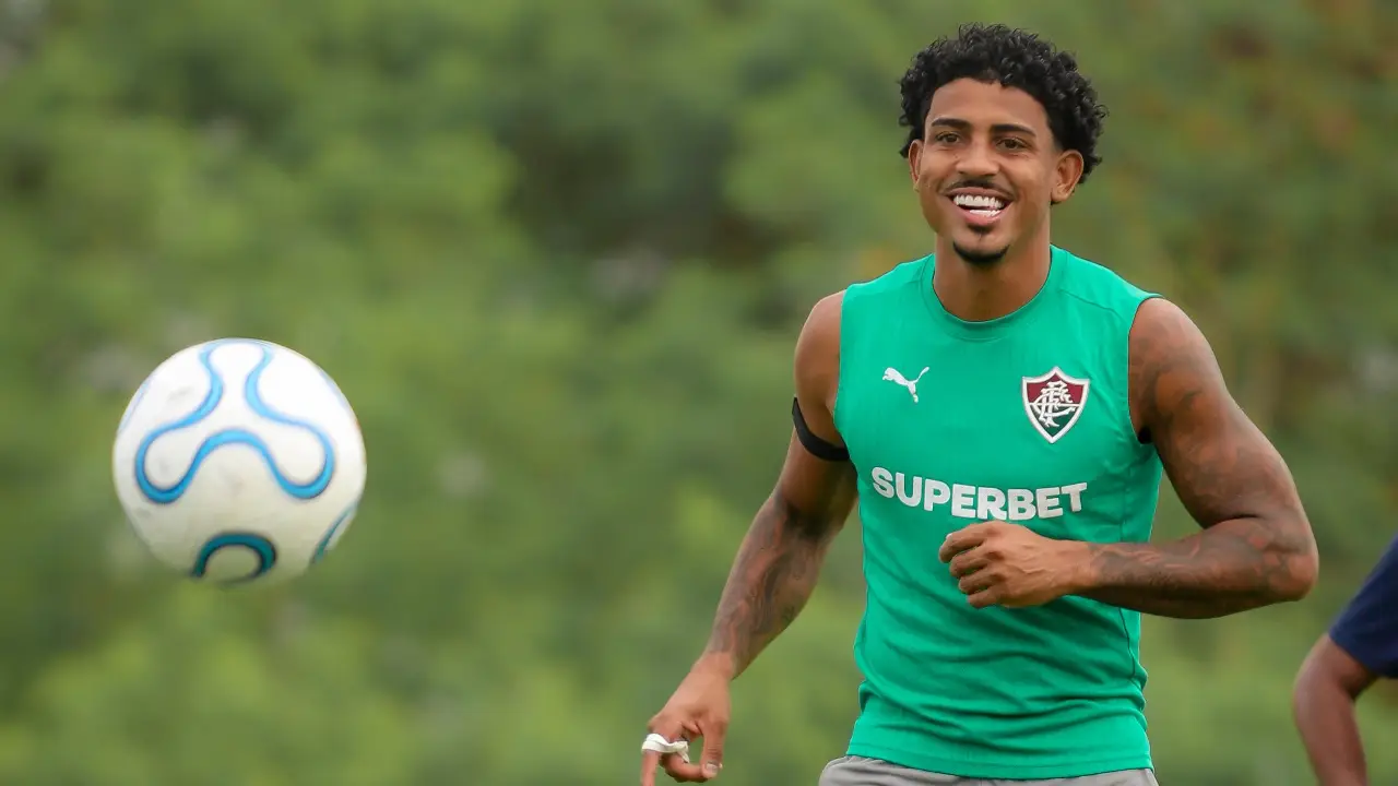 John Kennedy durante partida pelo Fluminense antes da lesão no joelho