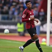 John Mercado em campo pelo Sparta Praga durante partida da equipe tcheca