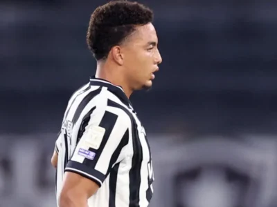 Jordan Barrera durante partida do Botafogo antes de sofrer lesão no tornozelo