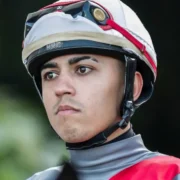 Jóquei Leandro Henrique no Hipódromo da Gávea, no Jockey Club Brasileiro
