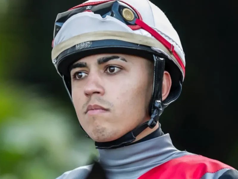 Jóquei Leandro Henrique no Hipódromo da Gávea, no Jockey Club Brasileiro