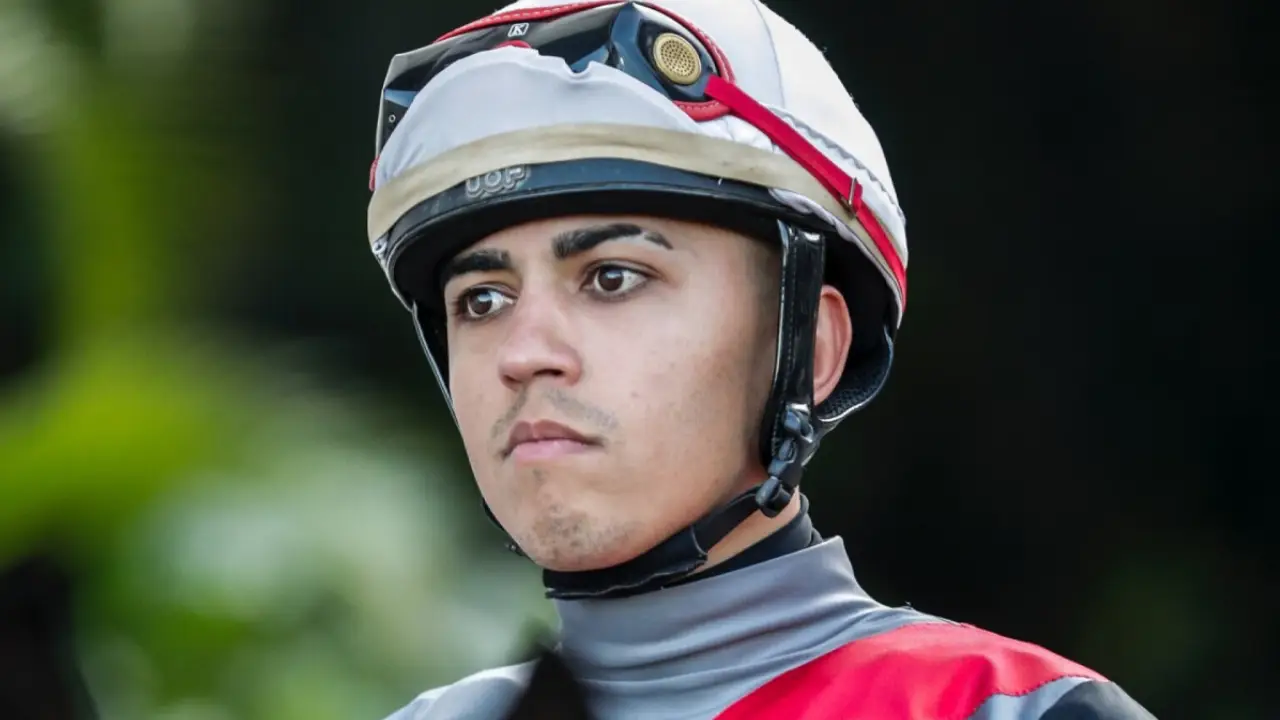 Jóquei Leandro Henrique no Hipódromo da Gávea, no Jockey Club Brasileiro