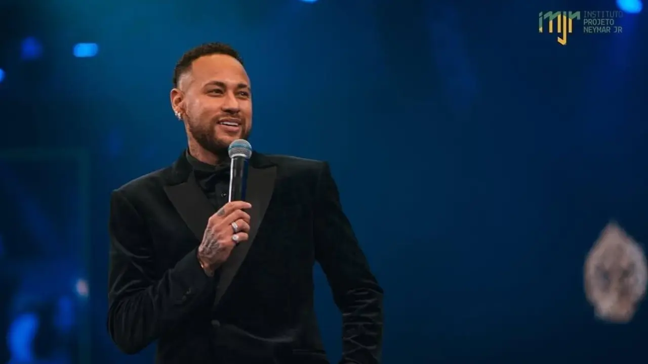 Neymar participa de leilão antes de decidir classificação do Santos Neymar participa de leilão antes de decidir classificação do Santos