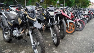 Motos apreendidas em pátio municipal de São Gonçalo que serão ofertadas em leilão online de veículos