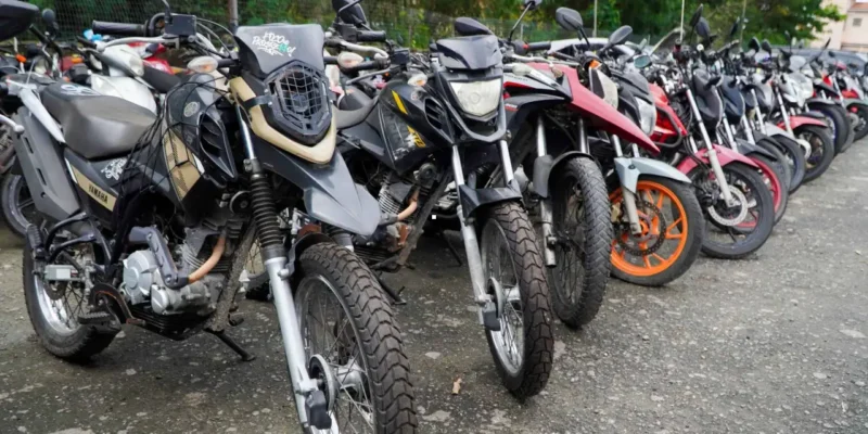 Motos apreendidas em pátio municipal de São Gonçalo que serão ofertadas em leilão online de veículos