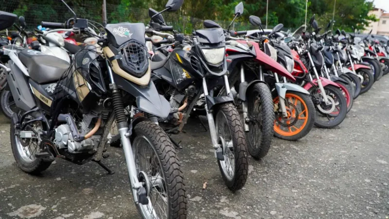 Motos apreendidas em pátio municipal de São Gonçalo que serão ofertadas em leilão online de veículos