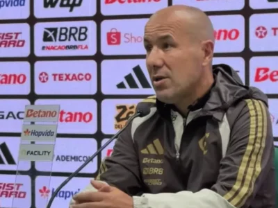 Leonardo Jardim acompanha o Flamengo à beira do campo no Maracanã. Após a vitória sobre o Vitória, o treinador português comentou as cobranças sobre seu trabalho, citou Filipe Luís e projetou o confronto contra o Cruzeiro pelas oitavas de final da Libertadores