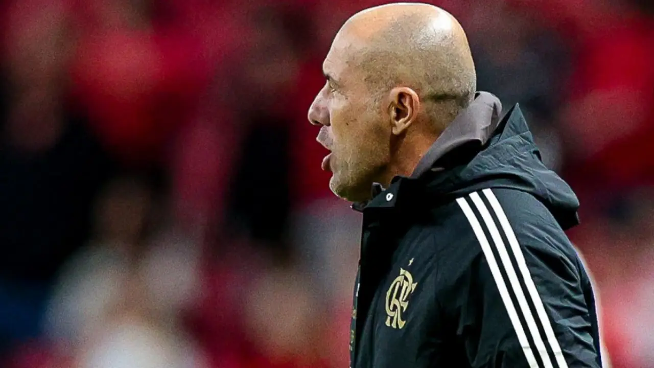 Leonardo Jardim, técnico do Flamengo, após o empate com o Cruzeiro no Mineirão pelo jogo de ida das oitavas de final da Copa Libertadores de 2026 Leonardo Jardim, técnico do Flamengo, após o empate com o Cruzeiro no Mineirão pelo jogo de ida das oitavas de final da Copa Libertadores de 2026