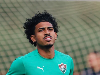 Imagem do jogador do Fluminense, John Kennedy, durante treino do clube