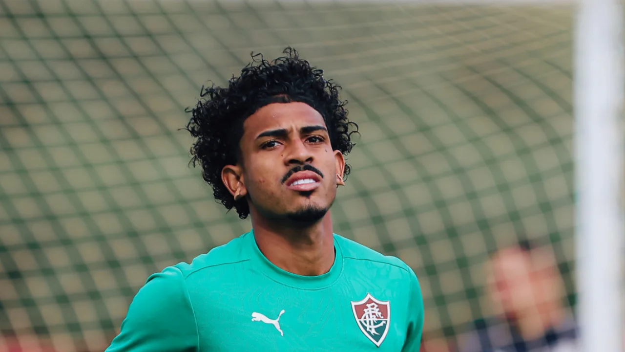 Imagem do jogador do Fluminense, John Kennedy, durante treino do clube