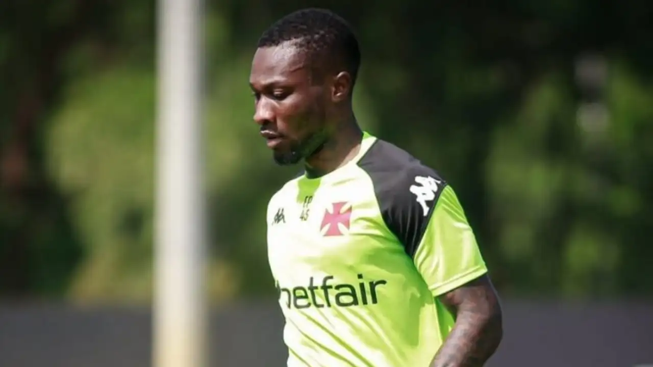 Loide Augusto em passagem pelo Vasco. O atacante angolano retornou ao clube após empréstimo ao Çaykur Rizespor e tem contrato até dezembro de 2027 Loide Augusto em passagem pelo Vasco. O atacante angolano retornou ao clube após empréstimo ao Çaykur Rizespor e tem contrato até dezembro de 2027