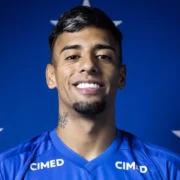 Imagem do jogador Luciano Rodríguez durante apresentação pelo clube do Cruzeiro