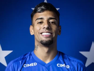 Imagem do jogador Luciano Rodríguez durante apresentação pelo clube do Cruzeiro