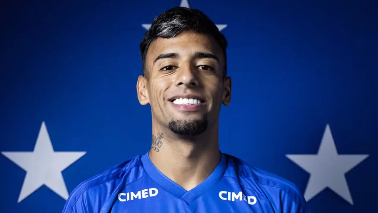 Imagem do jogador Luciano Rodríguez durante apresentação pelo clube do Cruzeiro