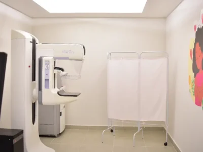 Mamógrafo instalado em unidade pública de saúde da mulher em Niterói