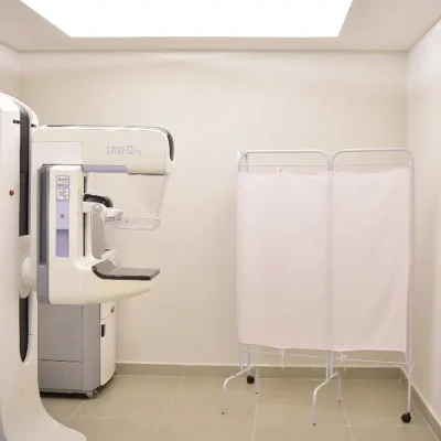 Mamógrafo instalado em unidade pública de saúde da mulher em Niterói
