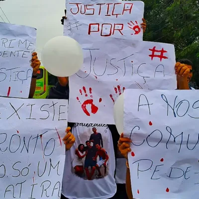 Manifestantes pediram justiça e contestaram as circunstâncias da ação do Segurança Presente que terminou com Renan baleado — Foto: Folha do Leste