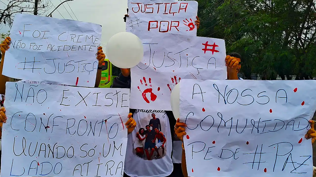 Manifestantes pediram justiça e contestaram as circunstâncias da ação do Segurança Presente que terminou com Renan baleado — Foto: Folha do Leste