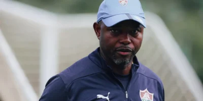 Marcão orienta jogadores do Fluminense antes de sequência decisiva da temporada