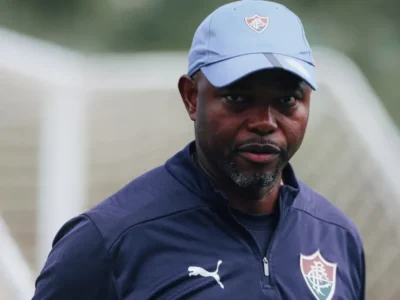 Marcão orienta jogadores do Fluminense antes de sequência decisiva da temporada