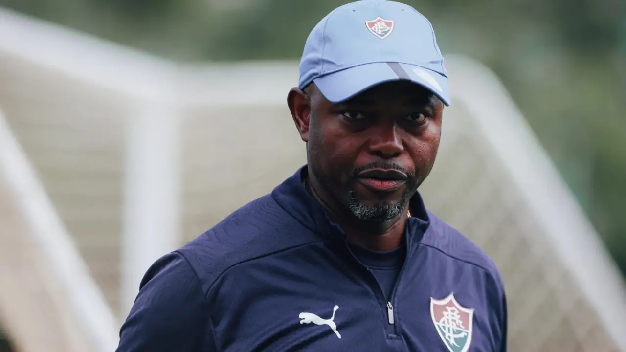 Marcão orienta jogadores do Fluminense antes de sequência decisiva da temporada