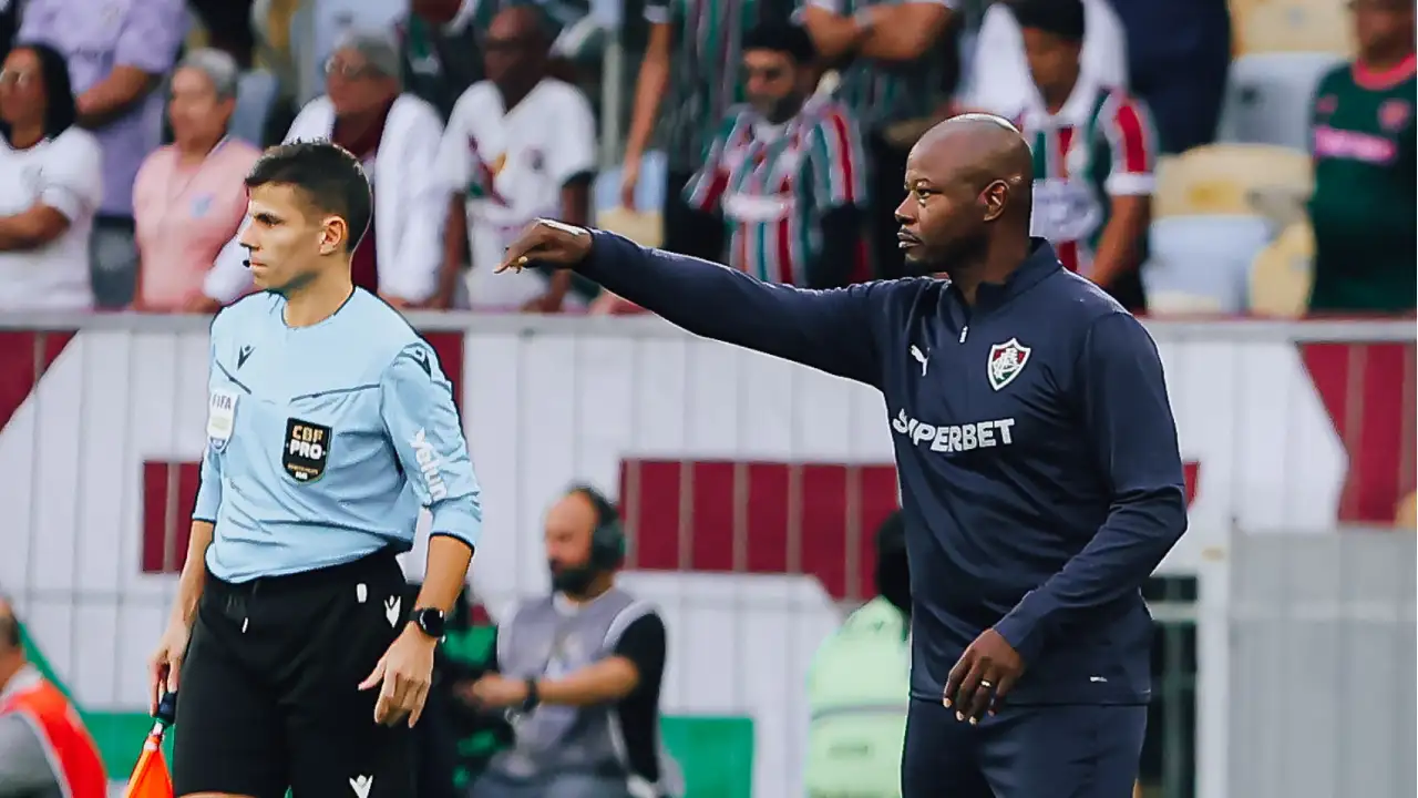 Marcão durante a vitória do Fluminense sobre o Palmeiras no Maracanã. O treinador interino assumiu a equipe após a saída de Luis Zubeldía e estreou com triunfo pela 23ª rodada do Brasileirão Marcão durante a vitória do Fluminense sobre o Palmeiras no Maracanã. O treinador interino assumiu a equipe após a saída de Luis Zubeldía e estreou com triunfo pela 23ª rodada do Brasileirão