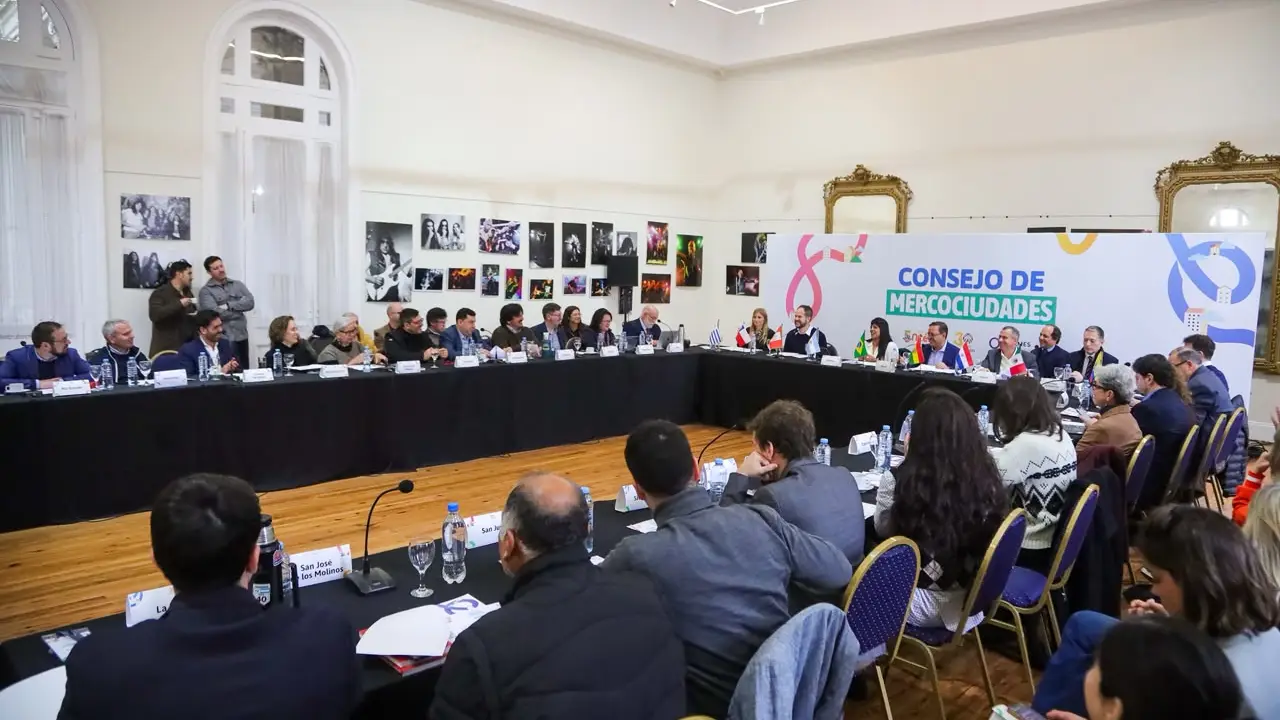 Imagem de apoio para reportagem sobre reunião da Mercocidades em Quilmes, balanço da presidência de Niterói, carta de intenção com a Aliança Global pelos Cuidados e transição para Canelones Imagem de apoio para reportagem sobre reunião da Mercocidades em Quilmes, balanço da presidência de Niterói, carta de intenção com a Aliança Global pelos Cuidados e transição para Canelones