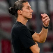 Filipe Luís durante partida do Monaco pela Liga Conferência