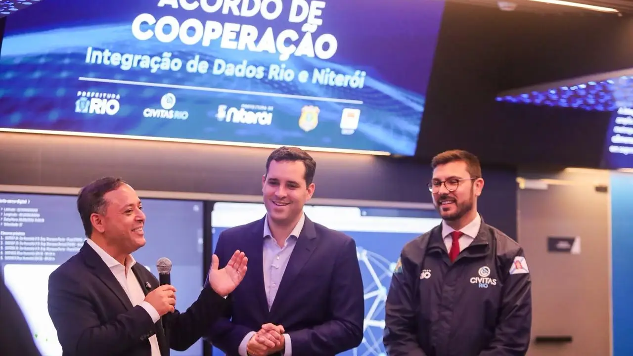 Encontro em Niterói reúne representantes internacionais durante negociação de projeto de resiliência urbana com o CAF