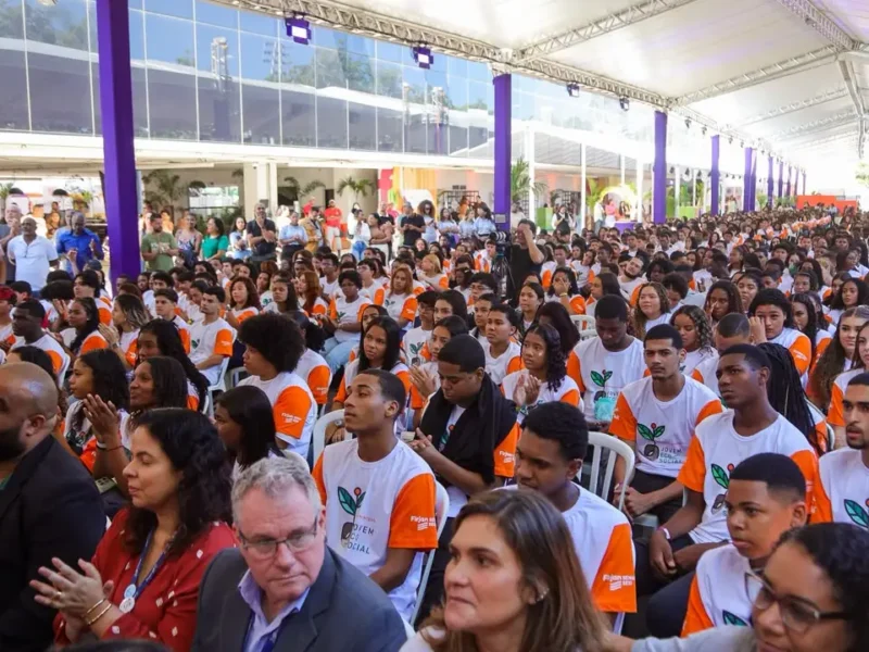 Jovens participam de aula inaugural do Niterói Jovem EcoSocial em Niterói