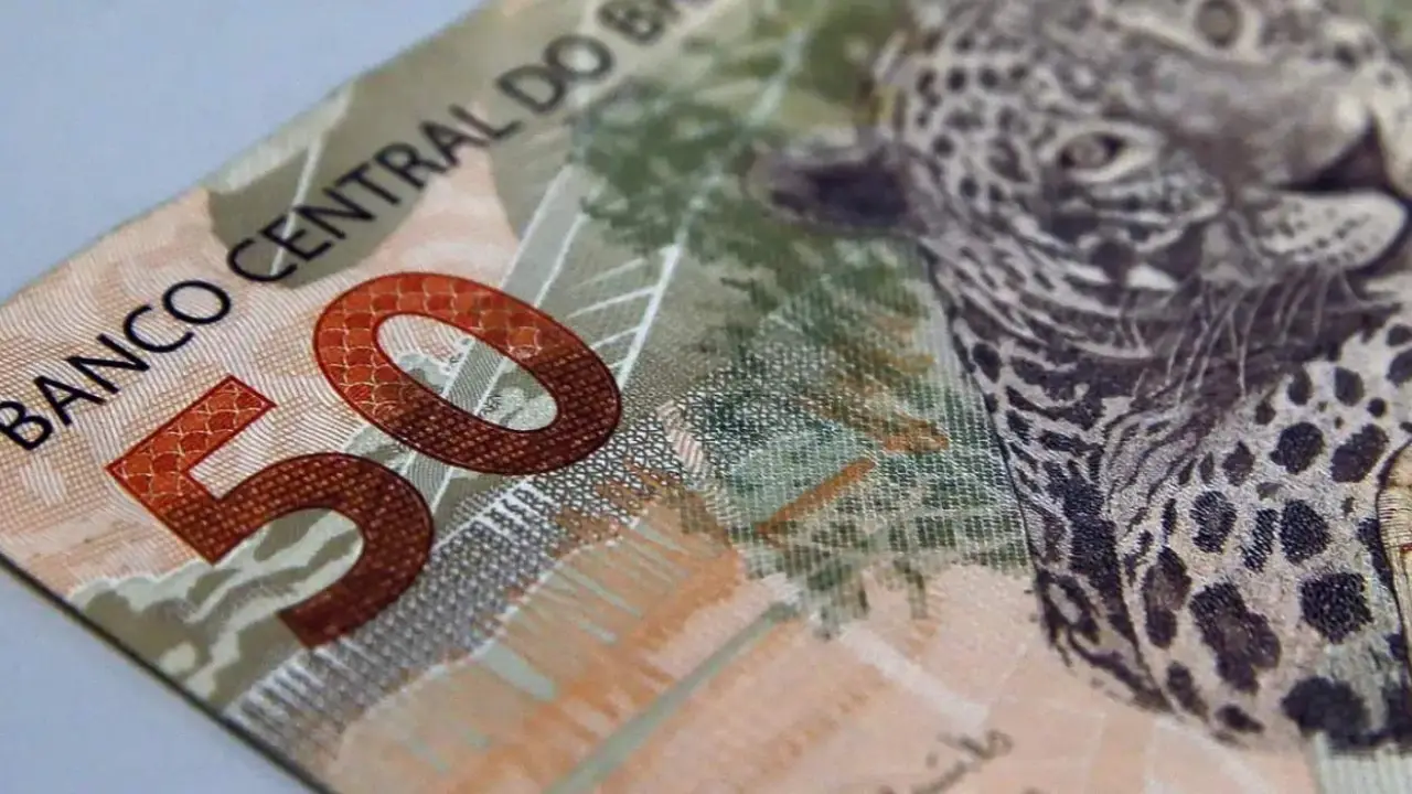 Pessoa consulta informações sobre renegociação de dívidas pelo Novo Desenrola Brasil Pessoa consulta informações sobre renegociação de dívidas pelo Novo Desenrola Brasil