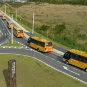 Ônibus novos do Sistema RIO circulam em comboio na Zona Oeste do Rio