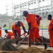 Obras no acesso ao Jardim Catarina, em São Gonçalo, com mudanças de trânsito perto da RJ-104