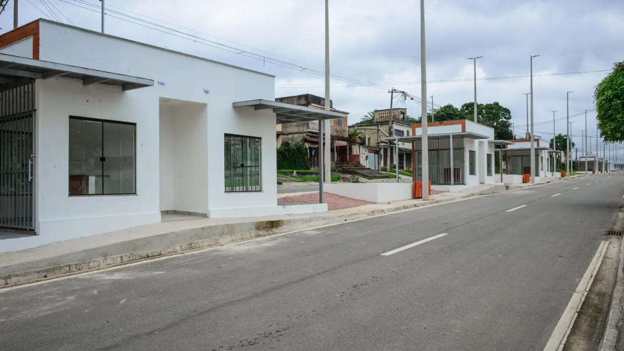 Obras de novos quiosques para oleiros na Avenida 22 de Maio em Itaboraí Obras de novos quiosques para oleiros na Avenida 22 de Maio em Itaboraí