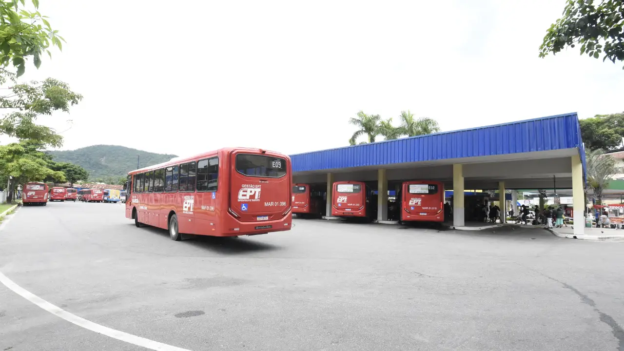 Ônibus Vermelhinho do Tarifa Zero circula em Maricá durante operação especial para eventos