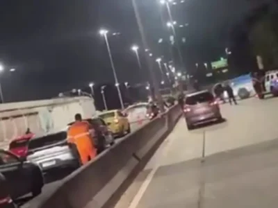 Policiais militares participam de operação no Complexo de Israel, na Zona Norte do Rio