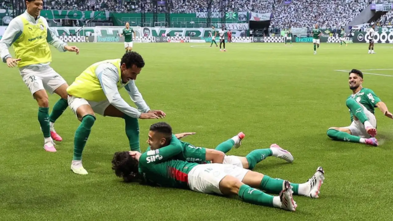 Jogadores de Palmeiras e Vasco durante goleada por 4 a 1 pelo Campeonato Brasileiro