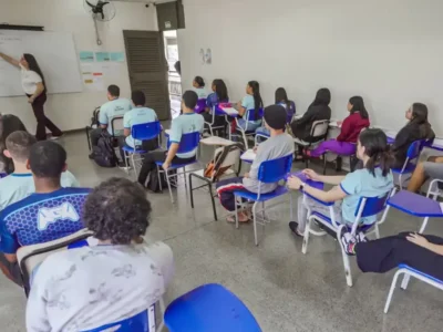 Estudante consulta pagamento do programa Pé-de-Meia 2026