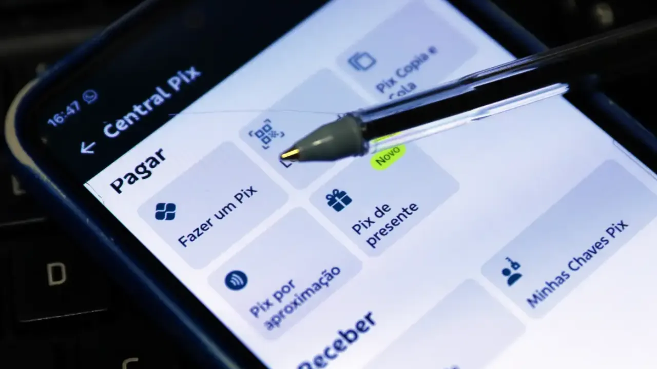 Imagem relacionada ao sistema Pix e aos pagamentos digitais. O Banco Central apresentou uma nova agenda de desenvolvimento que inclui conexão com sistemas estrangeiros, solução offline, uso de recebíveis como garantia e mecanismos de inteligência antifraude