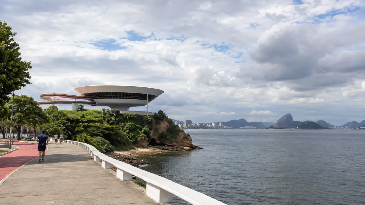 Imagem jornalística sobre a previsão do tempo em Niterói nesta quarta-feira, marcada por elevação da temperatura, muitas nuvens e ausência de chuva
