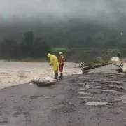 Nuvens carregadas anunciam tempestade durante alerta meteorológico para a Região Sul