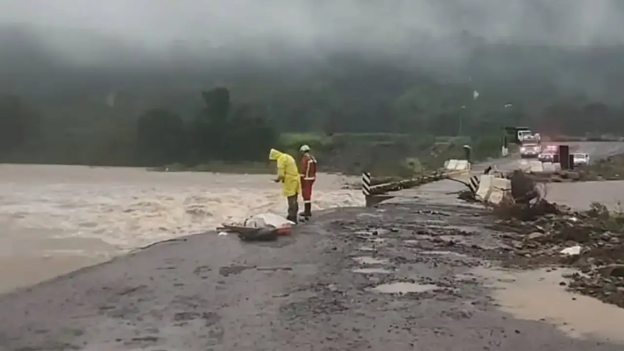 Nuvens carregadas anunciam tempestade durante alerta meteorológico para a Região Sul
