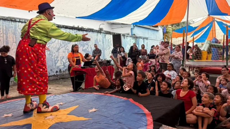 Crianças participam de programação infantil gratuita da Caravana de Arte e Lazer em São Gonçalo