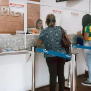 Aposentado organiza documentos para fazer prova de vida do ITAPREVI em Itaboraí