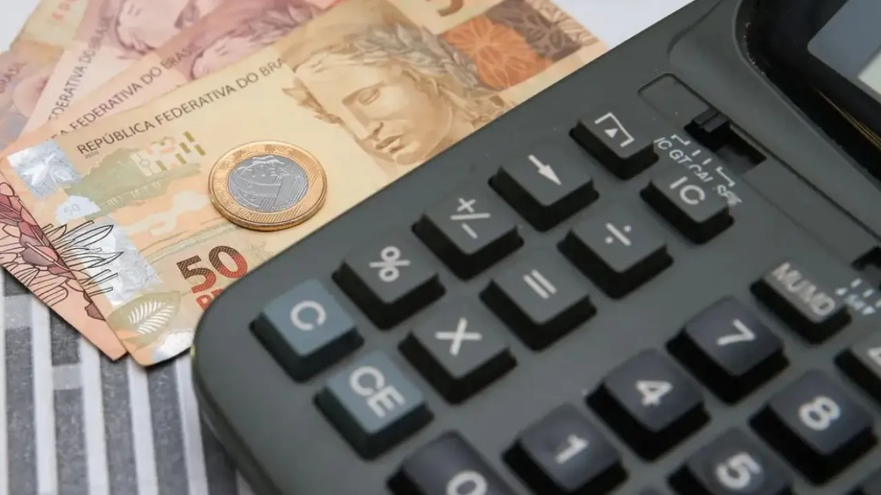 Quinto dia útil de agosto de 2026 cai na quinta-feira, 6 de agosto, prazo geral para pagamento dos salários de julho