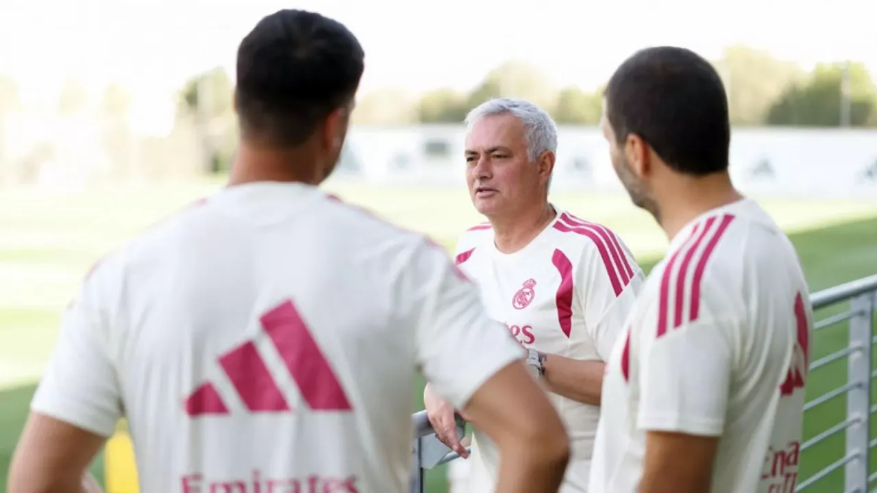 Vini Jr volta aos treinos do Real Madrid enquanto Mourinho tenta ajudar na renovação de contrato do atacante brasileiro Vini Jr volta aos treinos do Real Madrid enquanto Mourinho tenta ajudar na renovação de contrato do atacante brasileiro