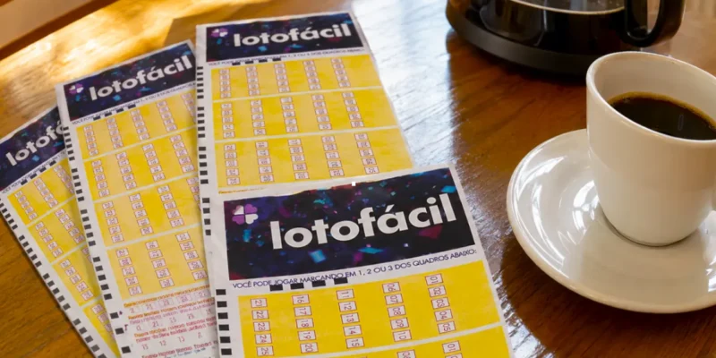 Concurso 3788 da Lotofácil, com resultado dos números sorteados neste quinta-feira, 24/09, bem como prêmios de todas as faixas de acerto. Soma do total de apostas realizadas, e análises econômicas, financeiras e lotéricas tanto sobre as ganhadoras quanto perdedoras, com base na arrecadação.